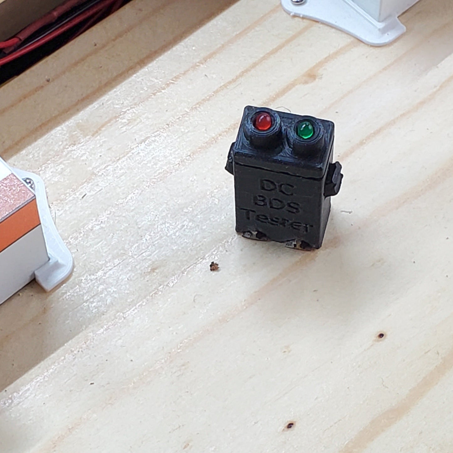 N Scale Lighted Track Tester – For DC & DCC Trains | Check Rail Power, Shorts & Direction