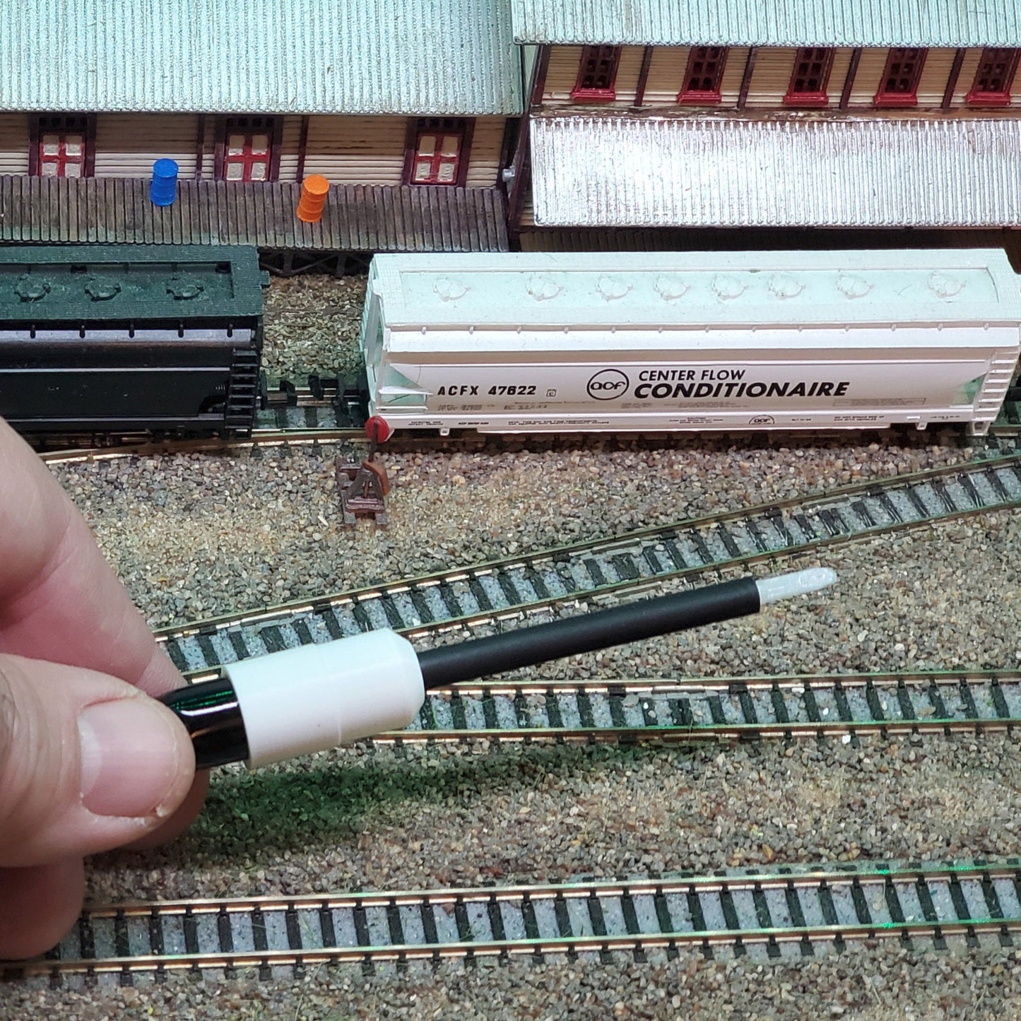 N Scale LED Uncoupler Tool – Fiber Optic Tip for Arnold & Modern Couplers | Work Light for Layout Repairs