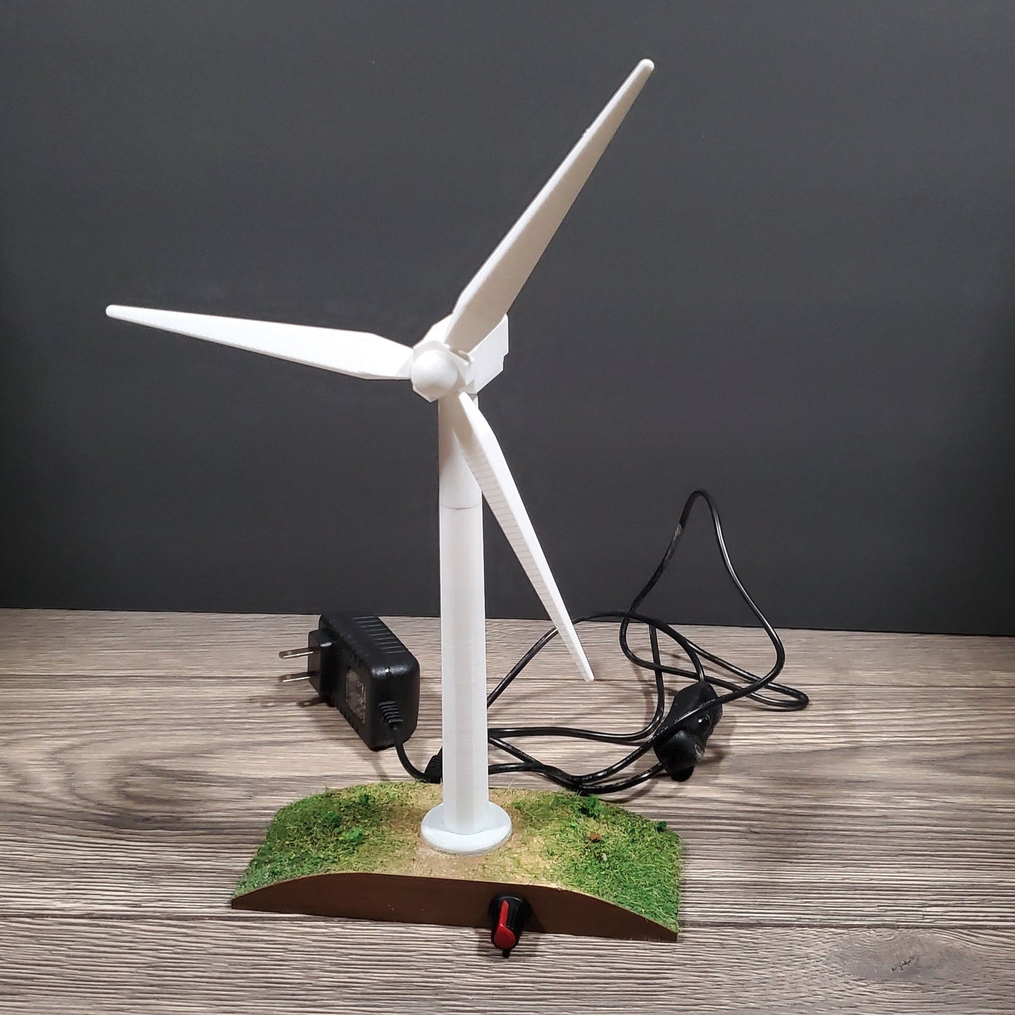 13" Motorized Wind Turbine – Desktop Display with Blinking Light for Dioramas & Miniatures