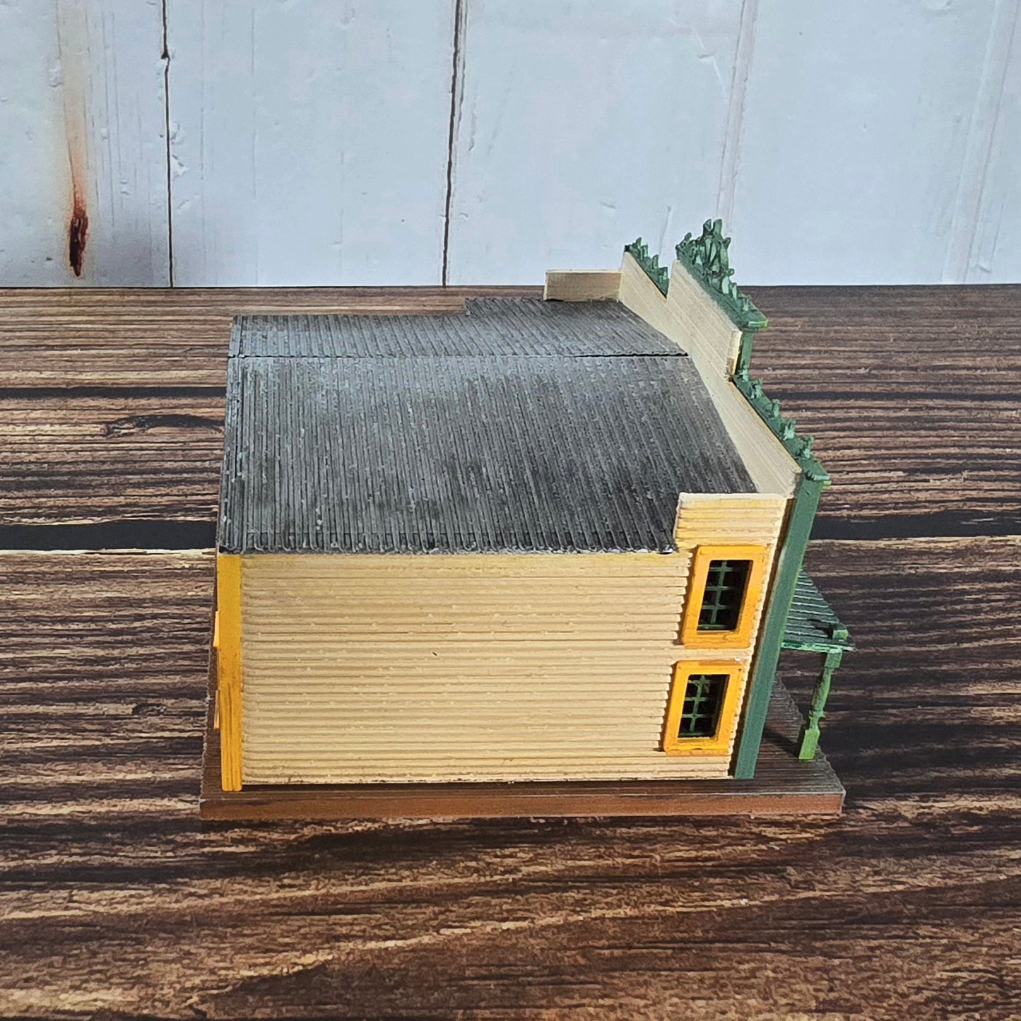 N Scale Western Saloon – Ready-Built Building with Lights, Handcrafted Detail for Dioramas & Layouts