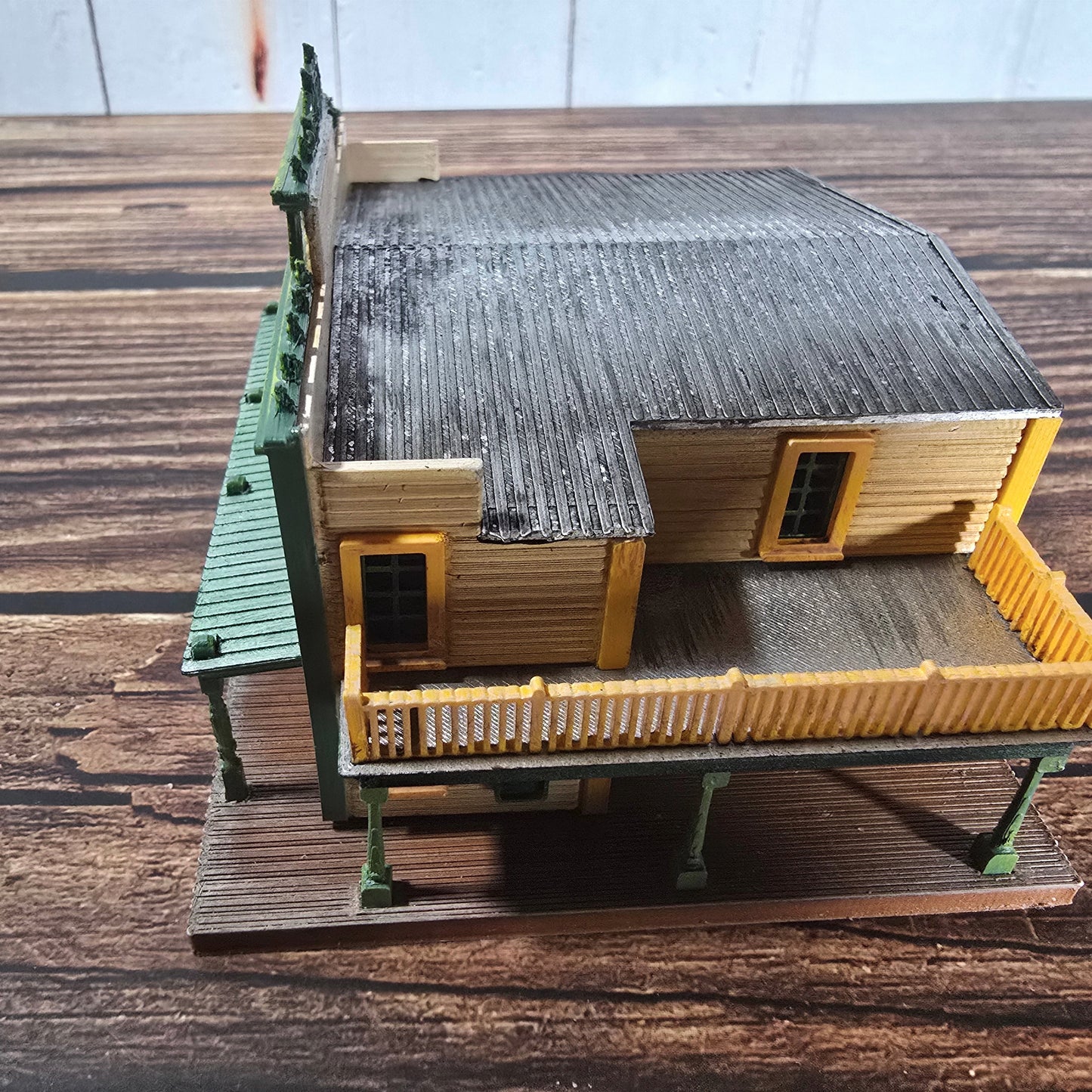 N Scale Western Saloon – Ready-Built Building with Lights, Handcrafted Detail for Dioramas & Layouts