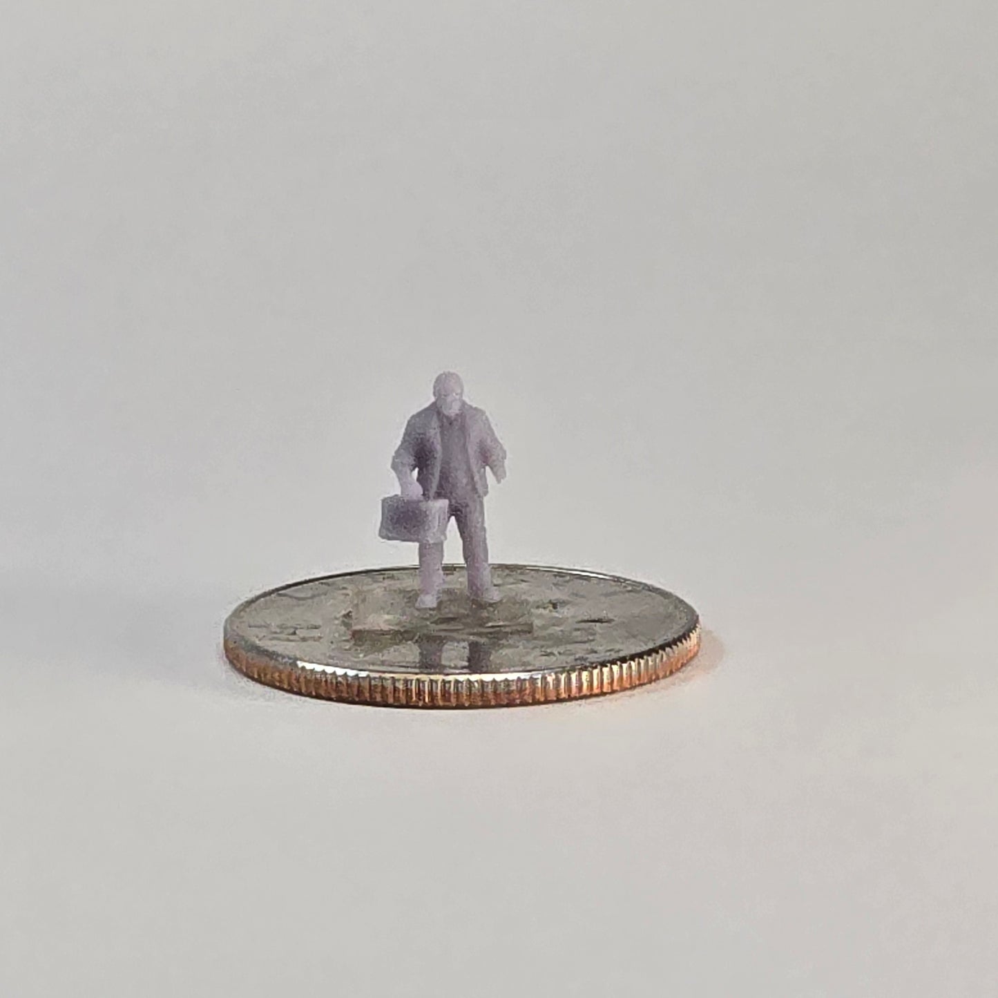 N Scale Dock Worker with Bag – 12mm Industrial Miniature Figure