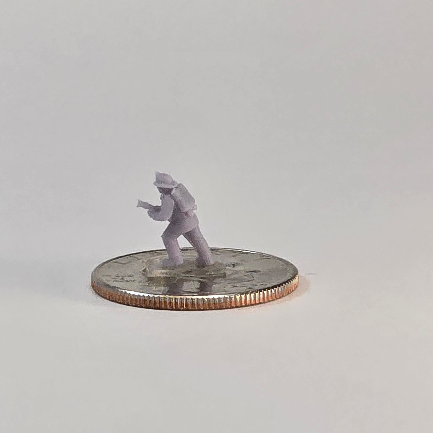 N Scale Fireman in Action – 12mm Hose Line Miniature Figure