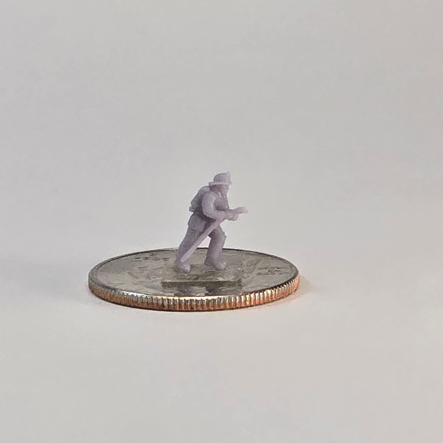N Scale Fireman in Action – 12mm Hose Line Miniature Figure