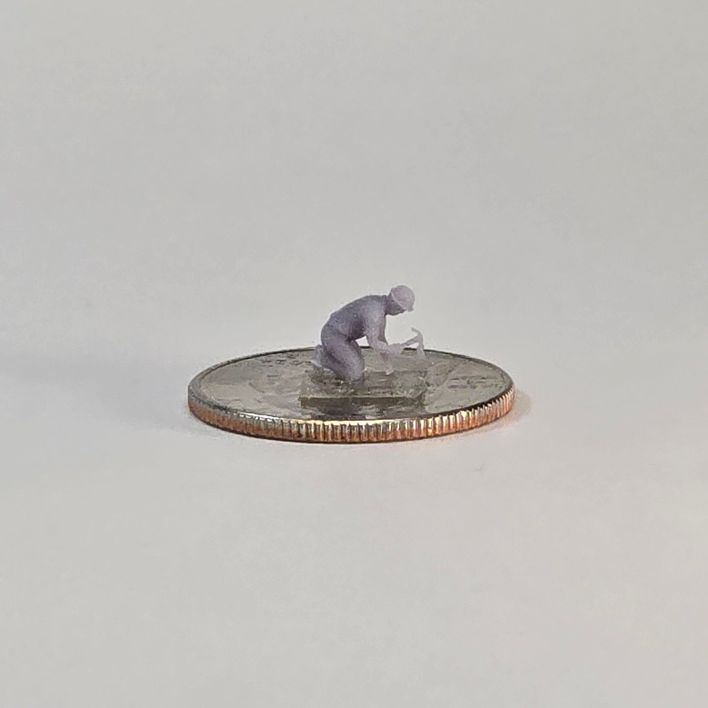 N Scale Man Hammering – 12mm Construction or Rail Repair Miniature Figure