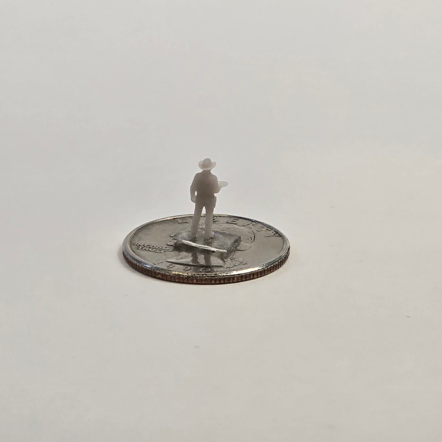 12mm N scale Cowboy with Plate – People Figure for Western Dioramas