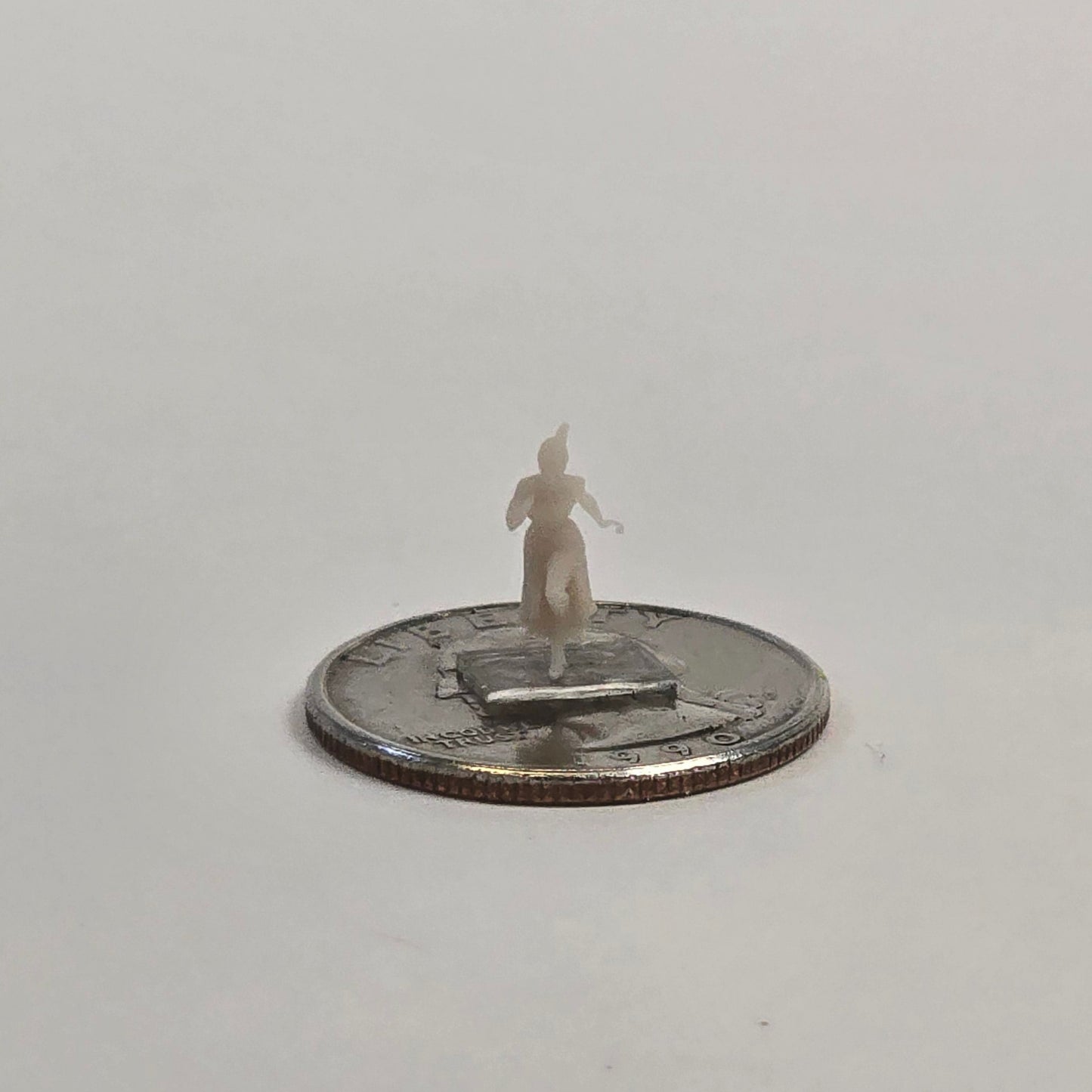 N Scale Woman – Calling Gesture | Unpainted Miniature Figure for Dioramas & Train Layouts