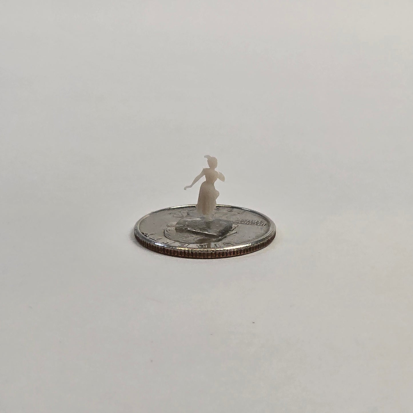 N Scale Woman – Calling Gesture | Unpainted Miniature Figure for Dioramas & Train Layouts