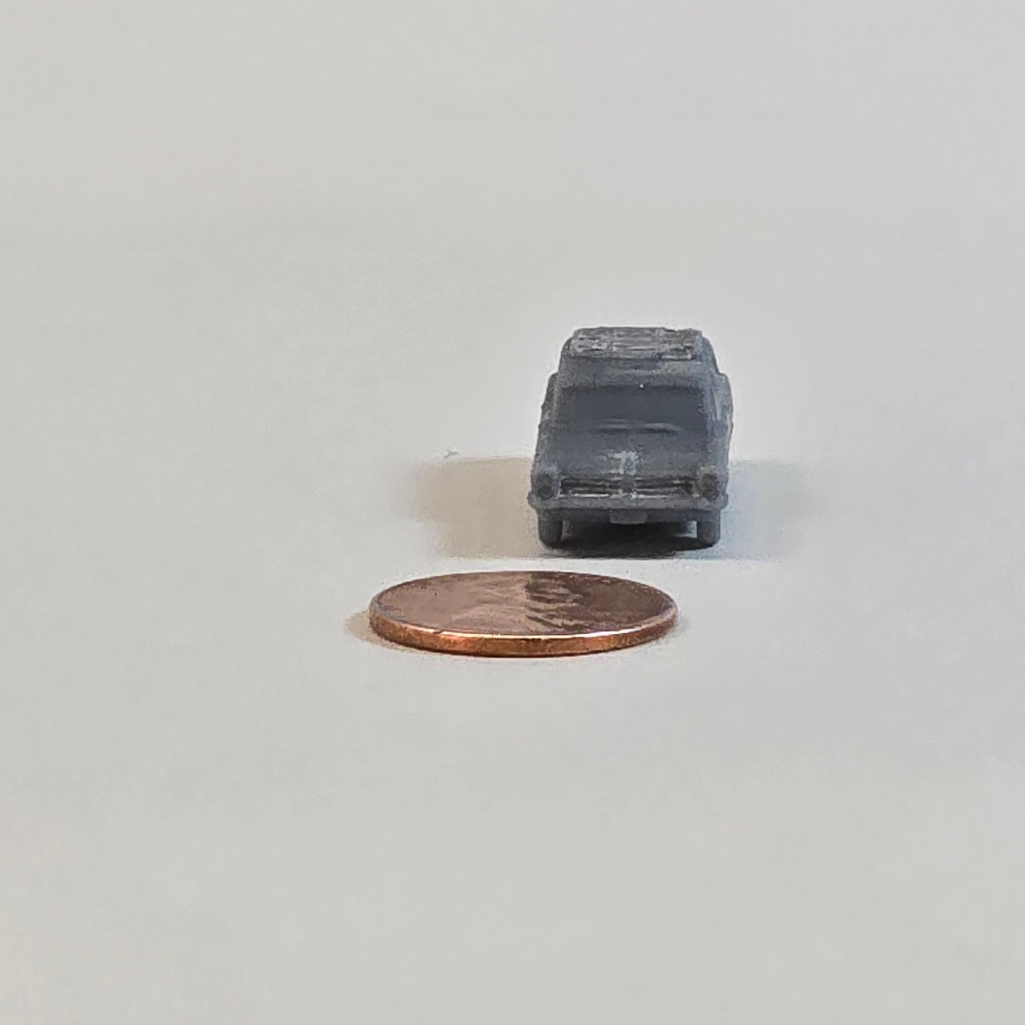 Sculptural Grey Resin – 1960s Station Wagon with Roof Rack | 10mm Scale Car