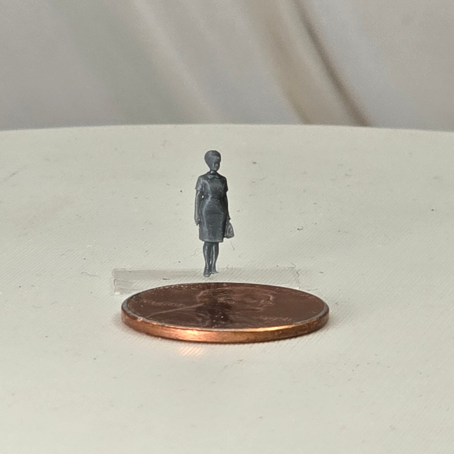 N Scale People – Housewife with Purse Figure (Unpainted)