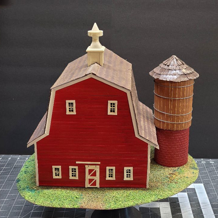 O Scale Red Barn with Real Wood, Silo, and Cornfield – Ready-Built Farm Scene for Model Train Layouts