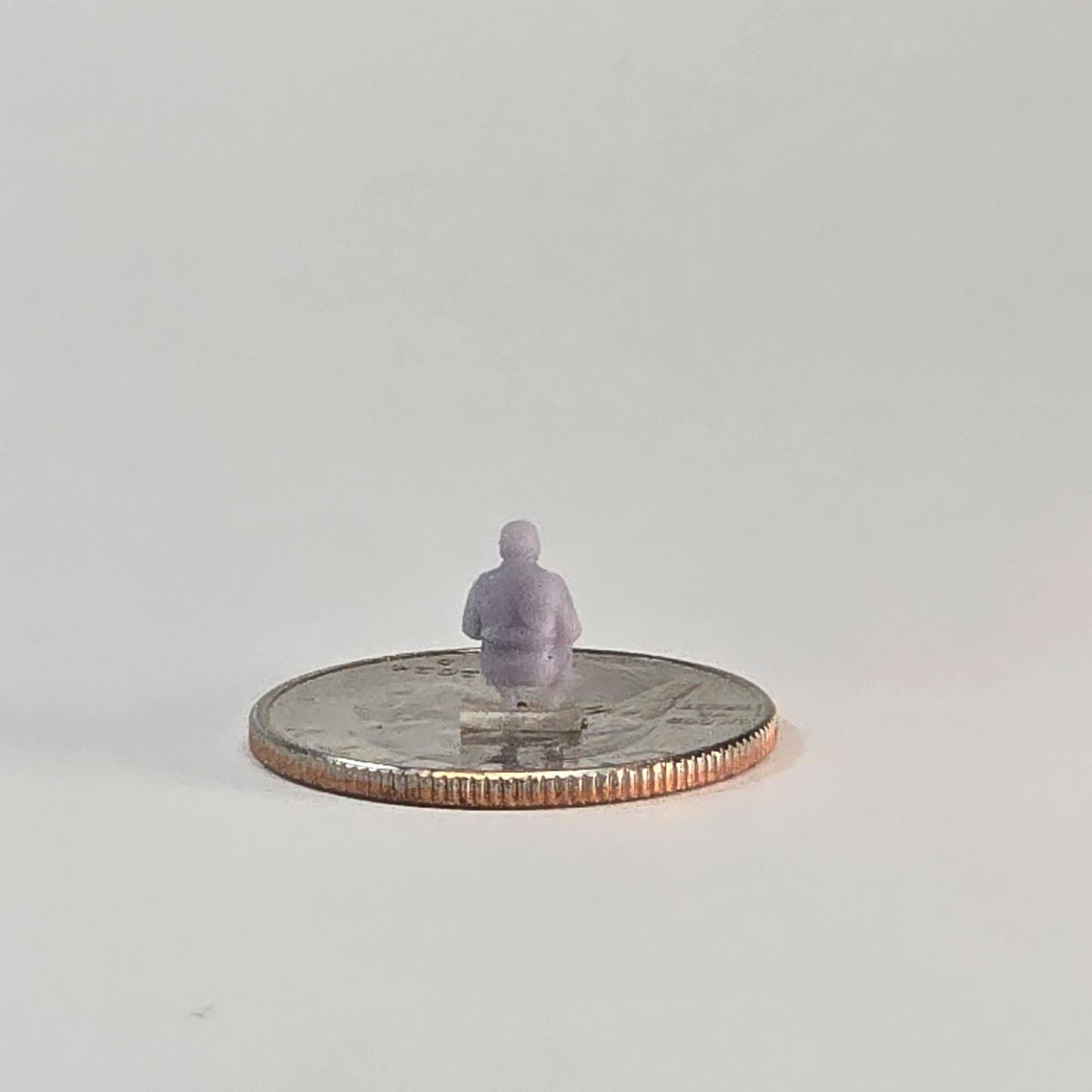 N Scale 12mm Seated Pilot Figure – Unpainted Miniature for Aircraft Dioramas
