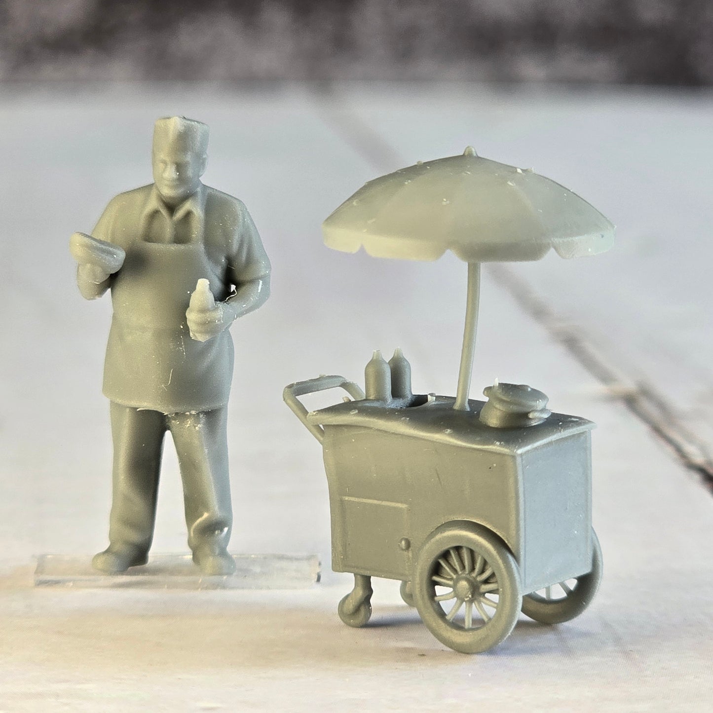 28mm scale Resin Printed Hot Dog Vendor with Cart – Diorama, doll houses, scale modelers, camera props, scene building
