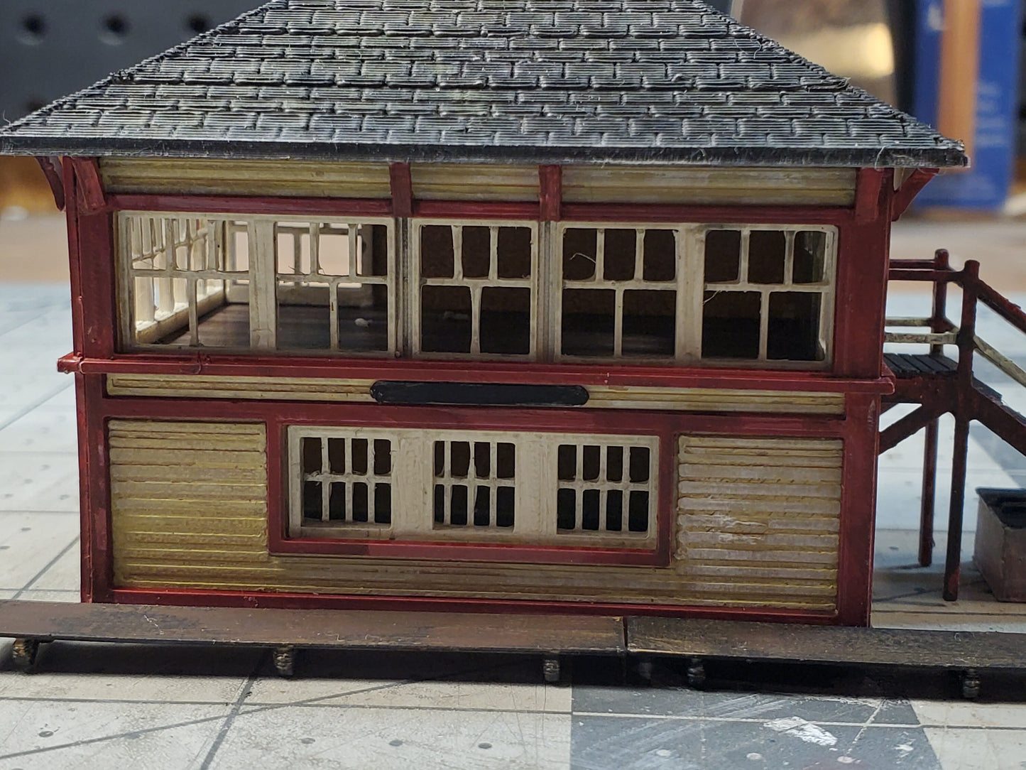 N scale English signal box tower 3D printed plastic model with instructions Unpainted building kit, for dioramas, dollhouses, model trains.