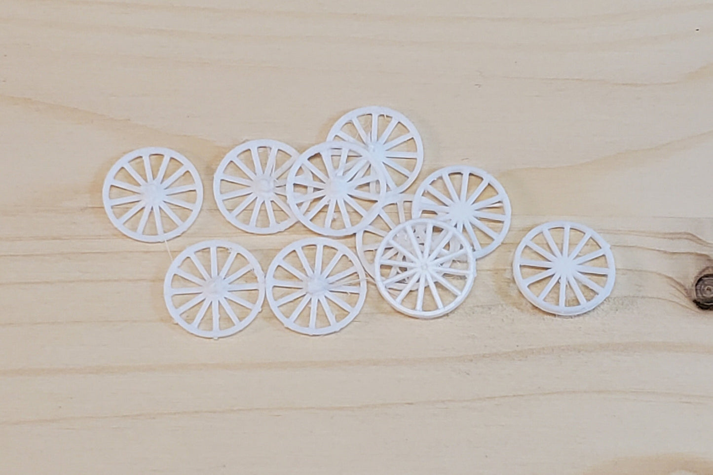 N Scale Wagon Wheels set 1800's style 3D printed , N Scale . Dioramas, Western's, Dollhouse, Miniature, War gaming, Trains, UNPAINTED 5 PK