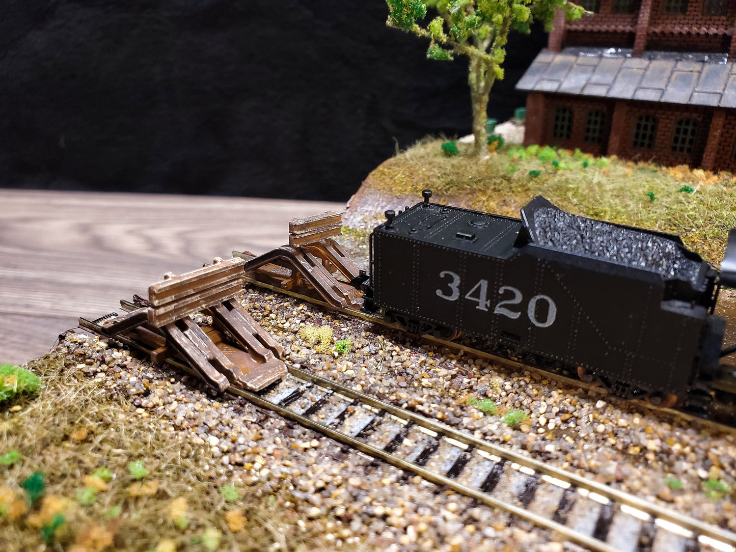 N Scale End-of-Line Train Bumper Stop Unpainted Kit (Pack of 2) w/ Instructions for Dioramas, Layouts, T-Tracks & Displays