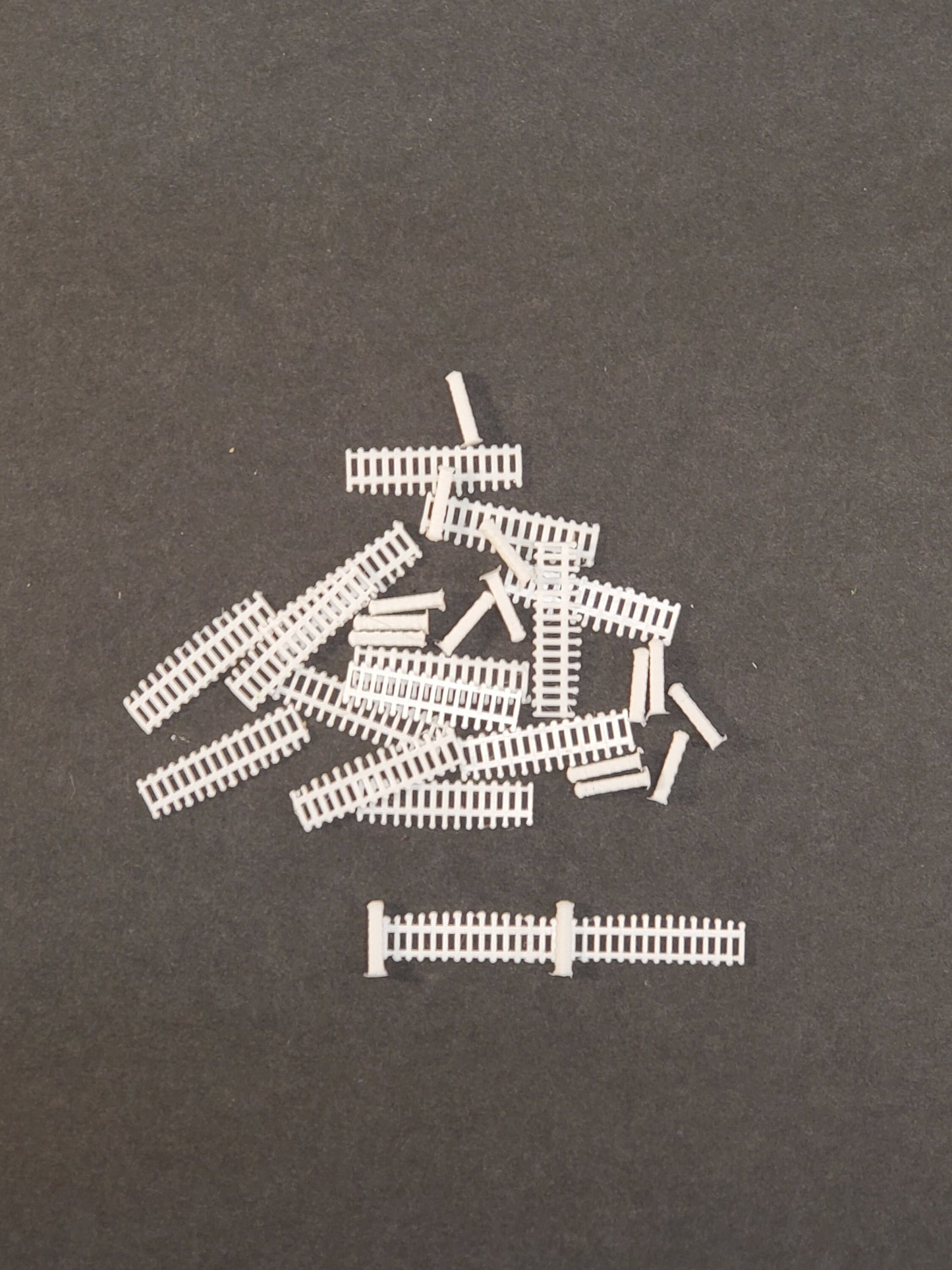 N Scale Stone and Iron Fence Set of 10 3D Printed (1:160) for Dioramas, Model Trains, Dollhouses, Wargaming & Miniatures Unpainted