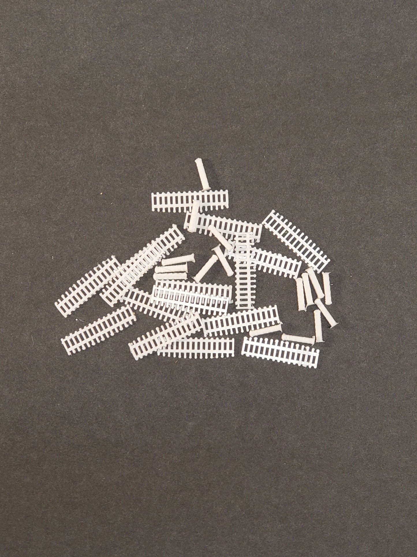 N Scale Stone and Iron Fence Set of 10 3D Printed (1:160) for Dioramas, Model Trains, Dollhouses, Wargaming & Miniatures Unpainted