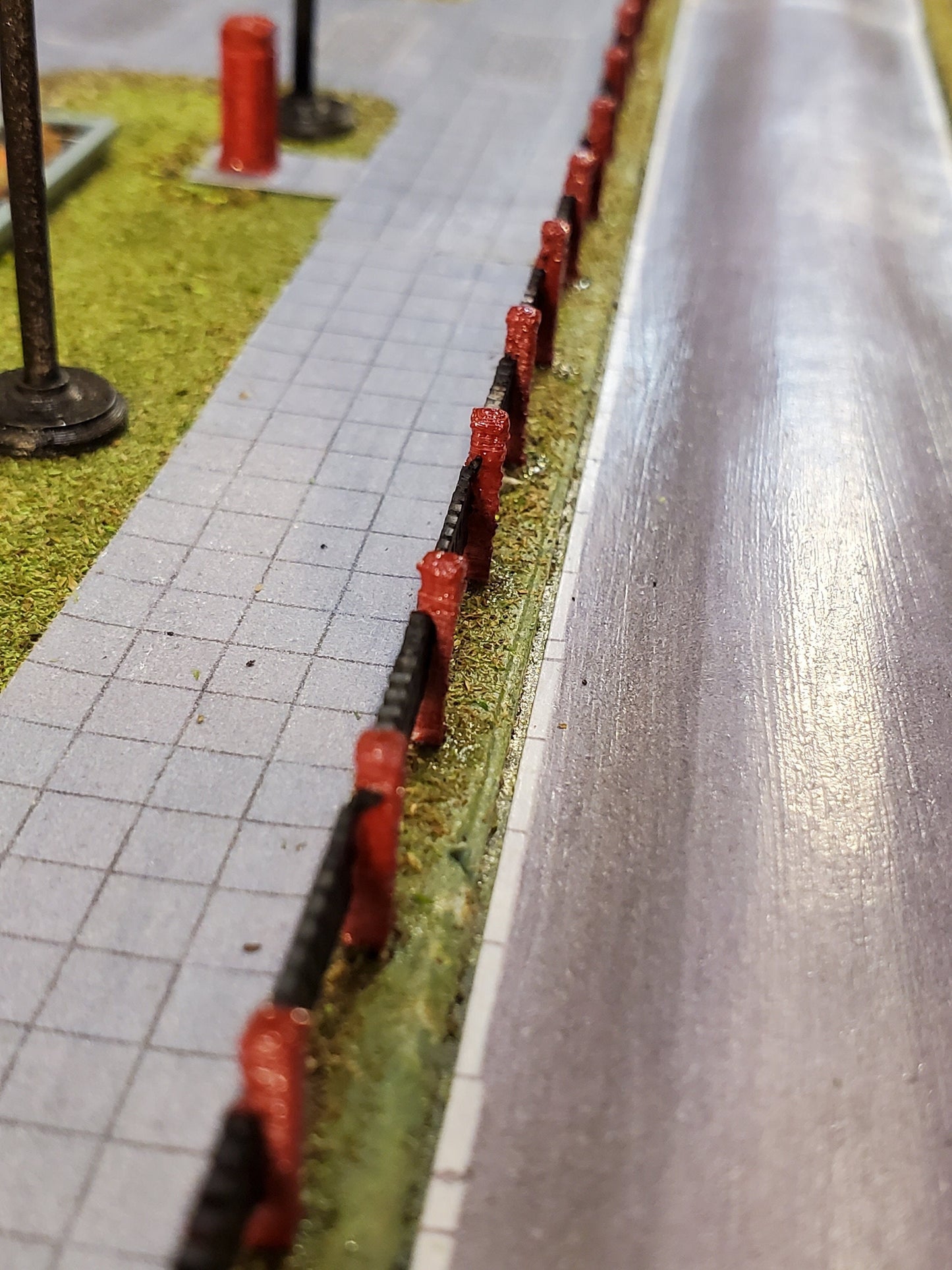 N Scale Stone and Iron Fence Set of 10 3D Printed (1:160) for Dioramas, Model Trains, Dollhouses, Wargaming & Miniatures Unpainted