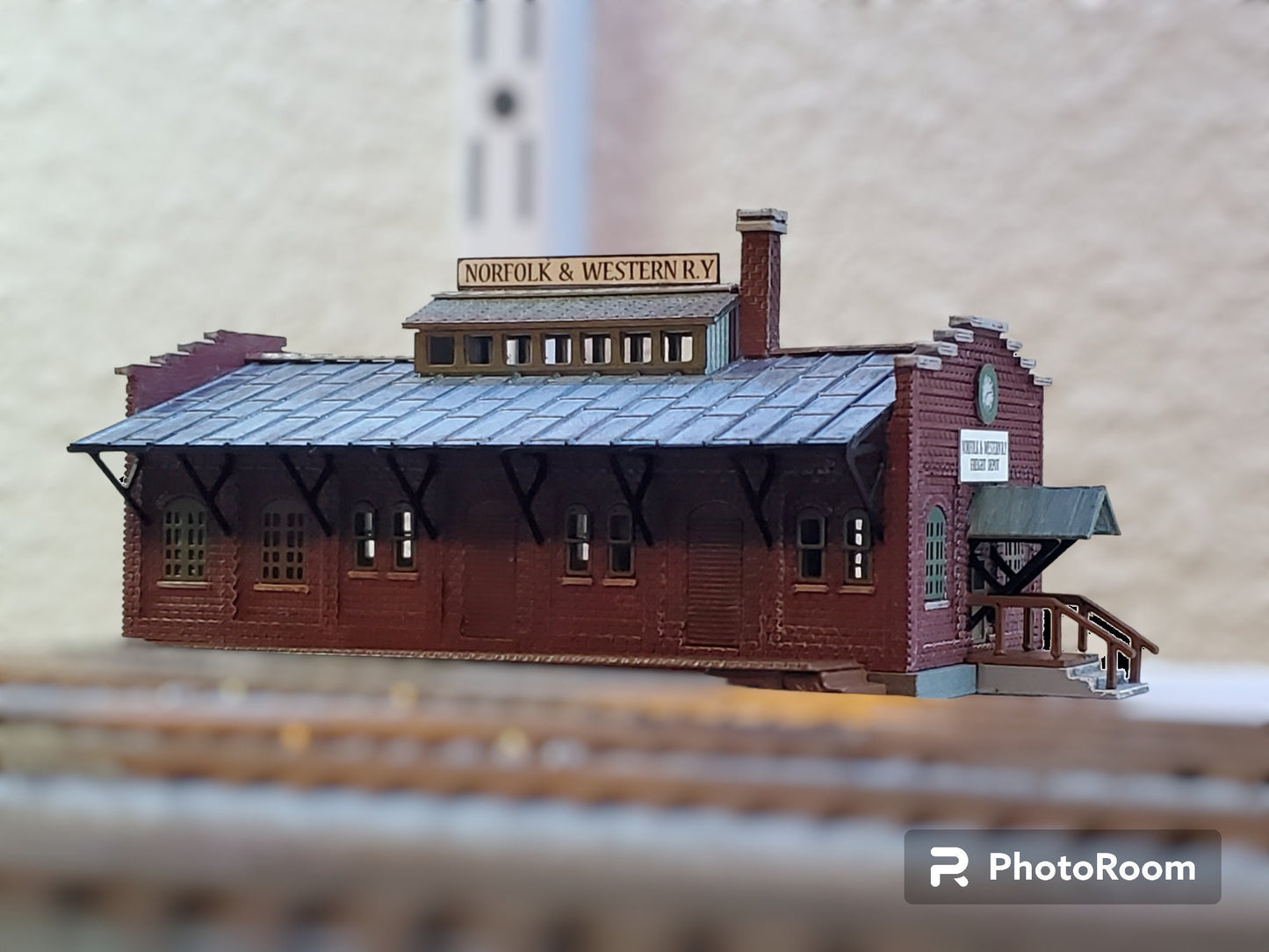 N Scale printed Norkfolk Depot kit! Perfect for dioramas, miniatures, and model trains. Includes instructions.