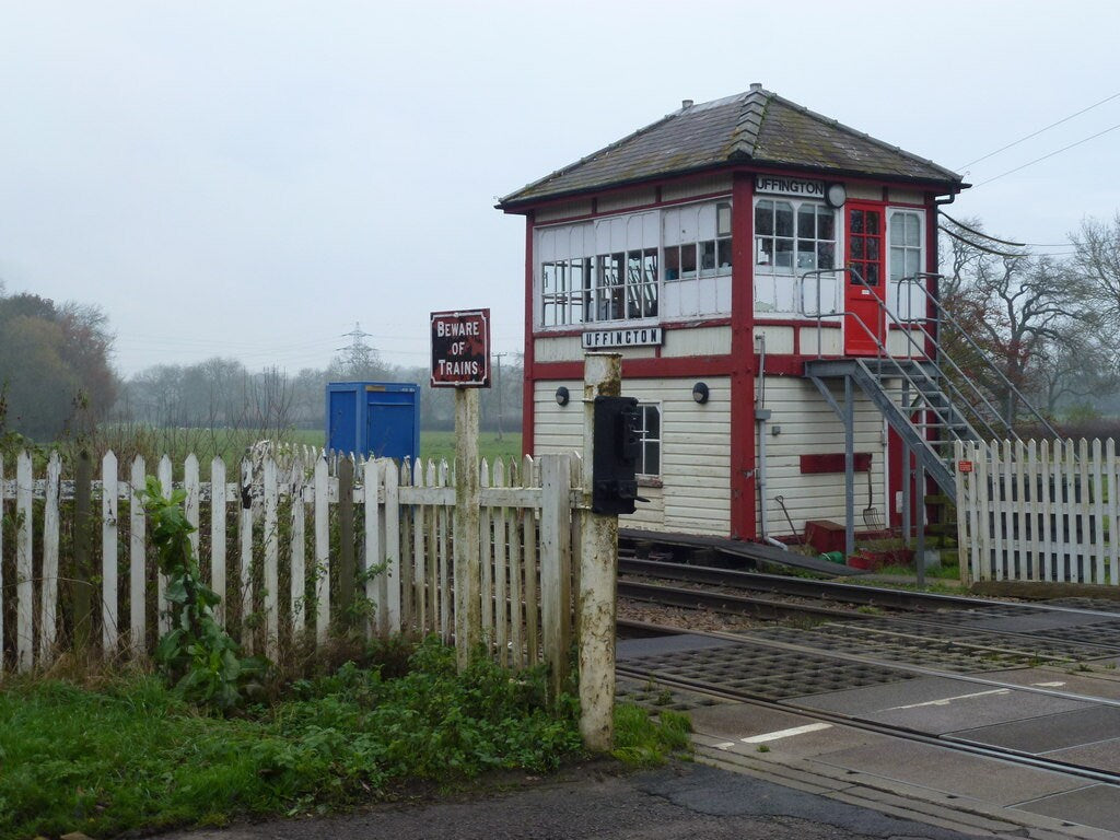 N scale English signal box tower 3D printed plastic model with instructions Unpainted building kit, for dioramas, dollhouses, model trains.