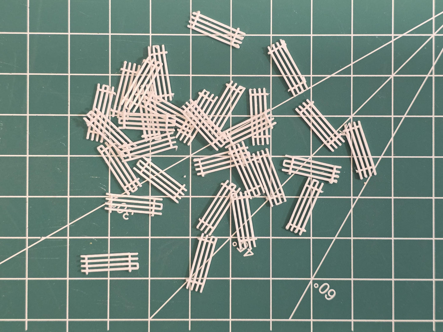 N Scale Split Rail Fence Set 30 Unpainted 3D Printed Pieces for Pioneer Barnyards, Dioramas, Model Trains, Dollhouses & Wargaming
