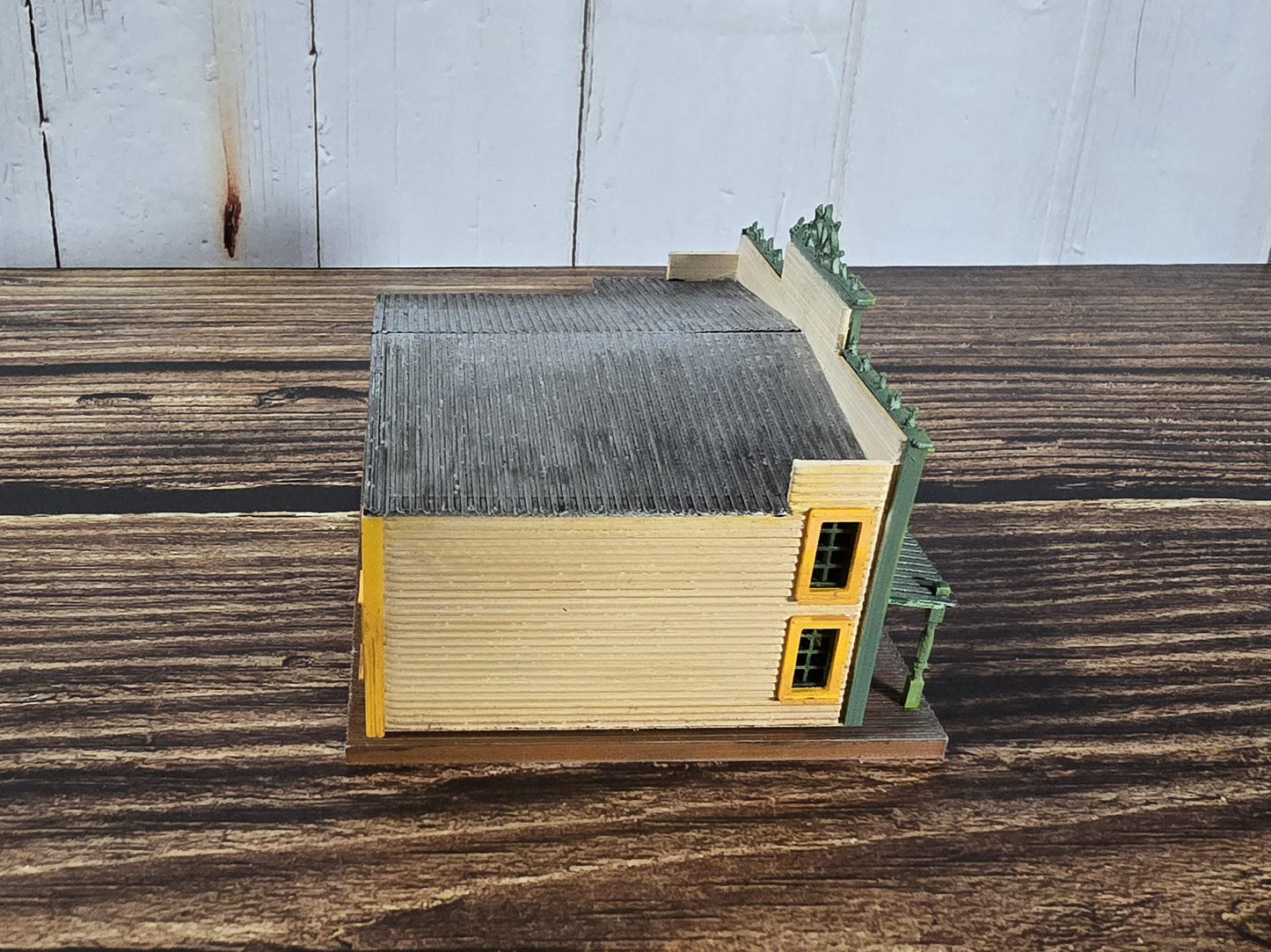 N Scale Ready-Built wild western Saloon Building Model Railroad Layouts - with Lights, Handcrafted Detailing, Dioramas, Desktop display