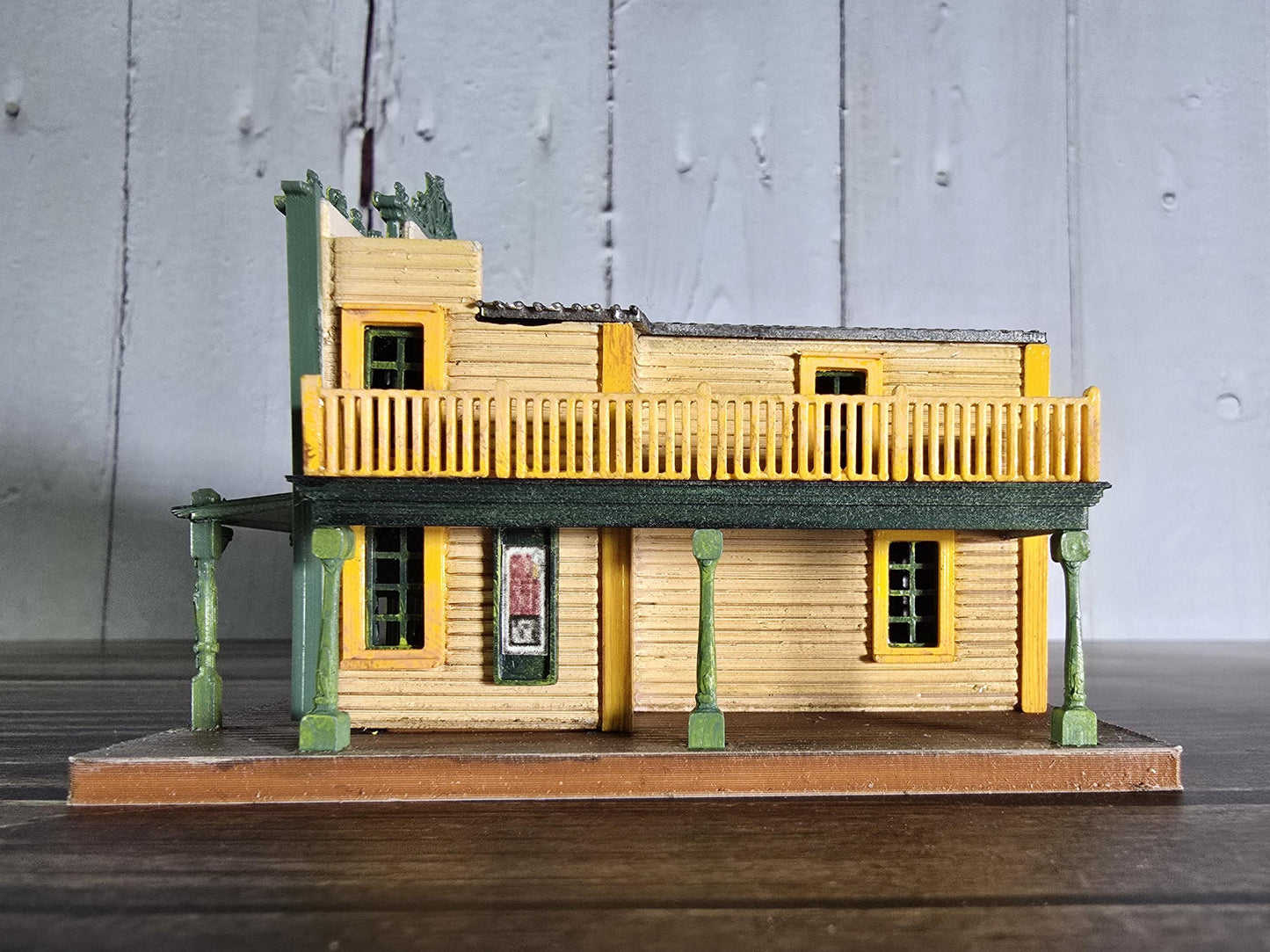 N Scale Ready-Built wild western Saloon Building Model Railroad Layouts - with Lights, Handcrafted Detailing, Dioramas, Desktop display