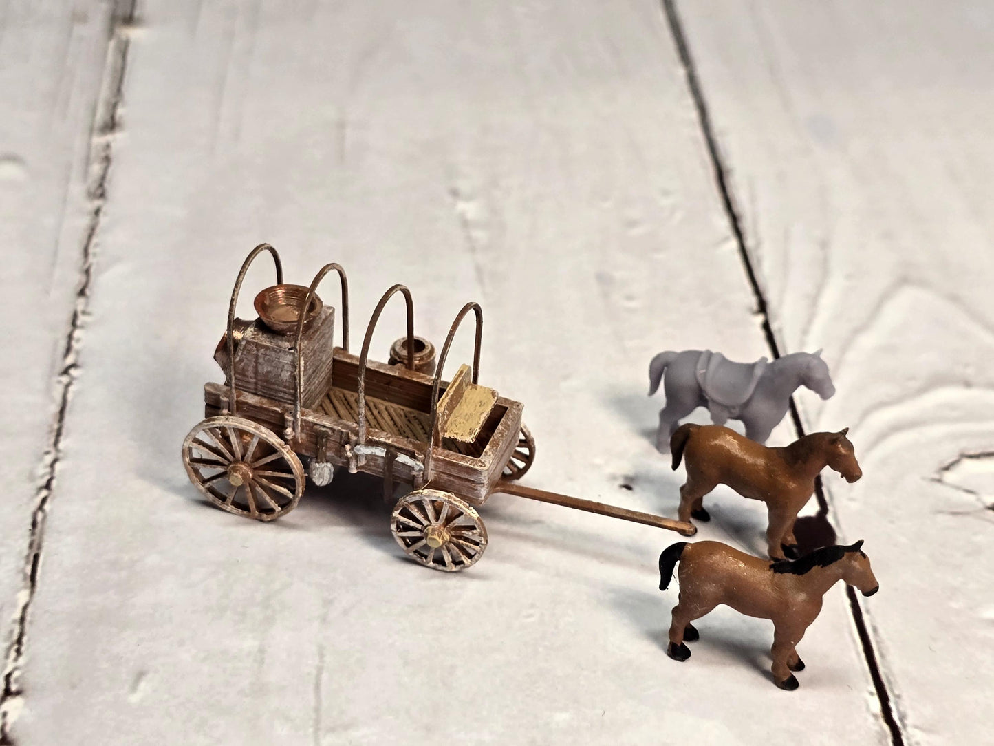 N scale Western Chuck wagon with tools and horses - kit model Old western Pioneer - UN PAINTED - Dioramas- Terrain - Model -Doll house