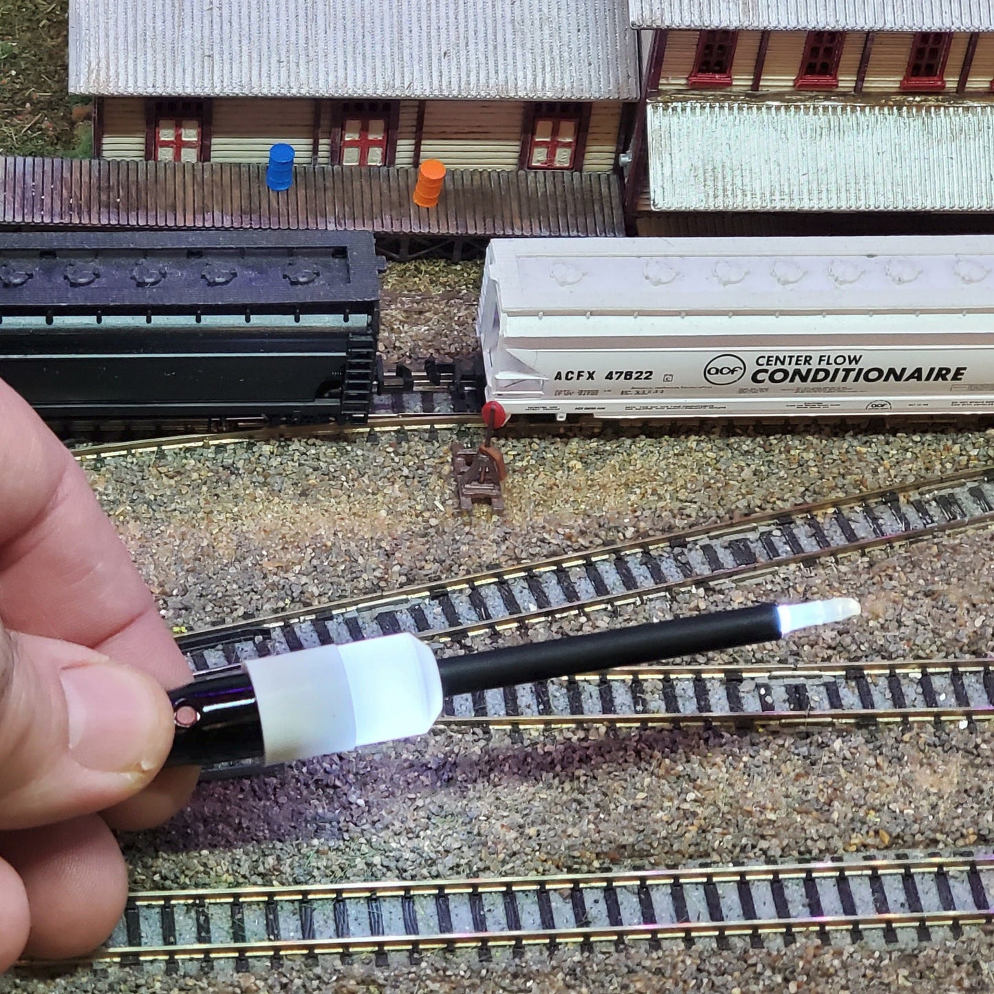 N Scale LED Uncoupler Tool – Fiber Optic Tip for Arnold & Modern Couplers | Work Light for Layout Repairs