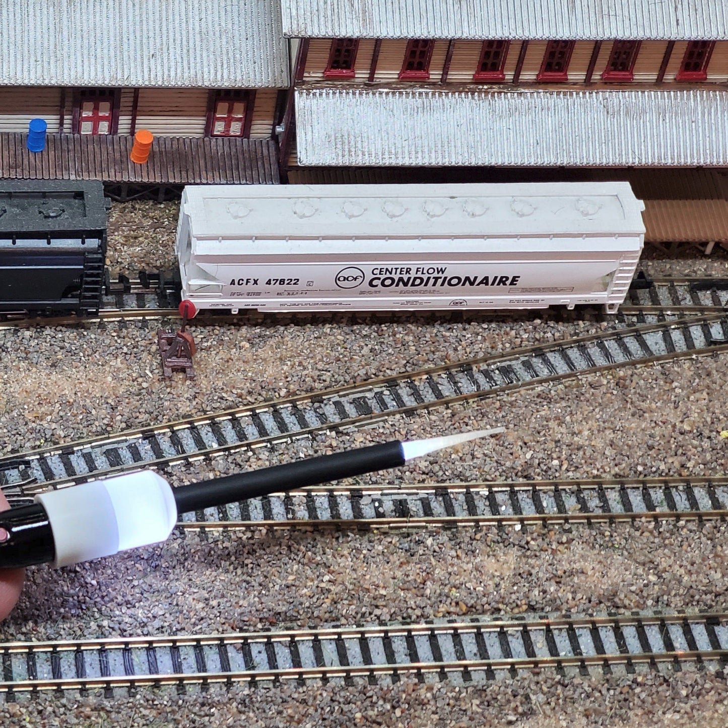 N Scale LED Uncoupler Tool – Fiber Optic Tip for Arnold & Modern Couplers | Work Light for Layout Repairs