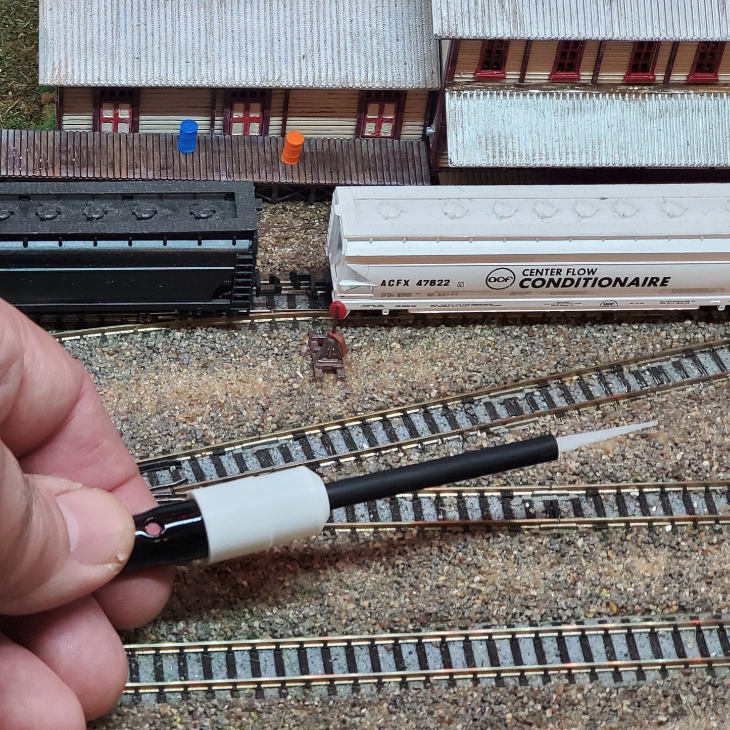 N Scale LED Uncoupler Tool – Fiber Optic Tip for Arnold & Modern Couplers | Work Light for Layout Repairs