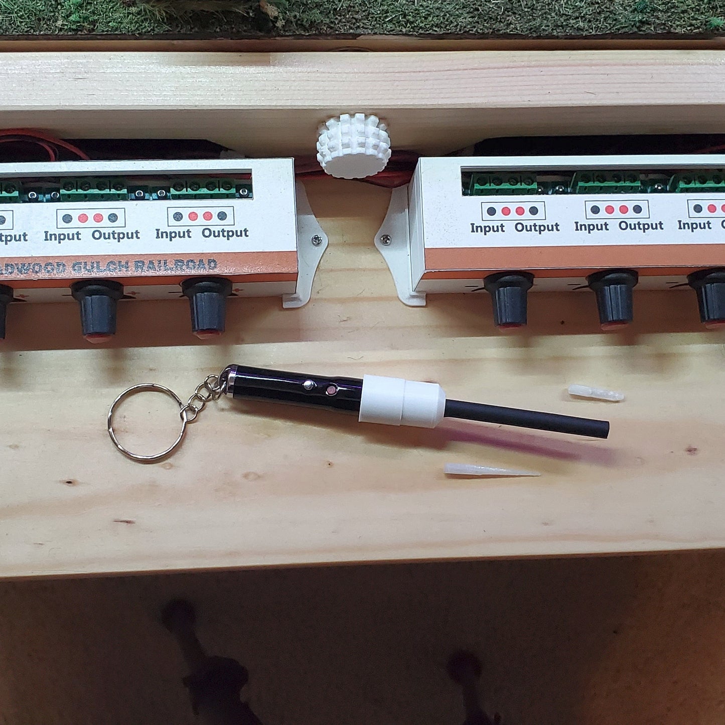 N Scale LED Uncoupler Tool – Fiber Optic Tip for Arnold & Modern Couplers | Work Light for Layout Repairs