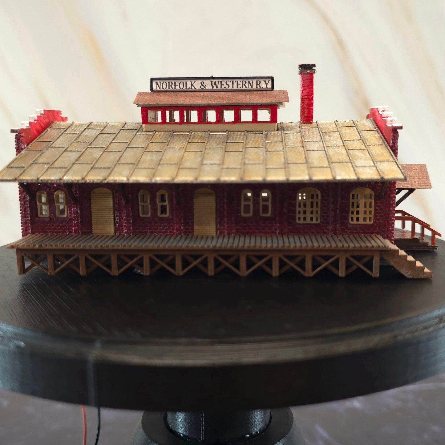 N Scale N&W Freight Depot – Ready-Built with Lights, Historical Miniature for Model Railroad & Diorama