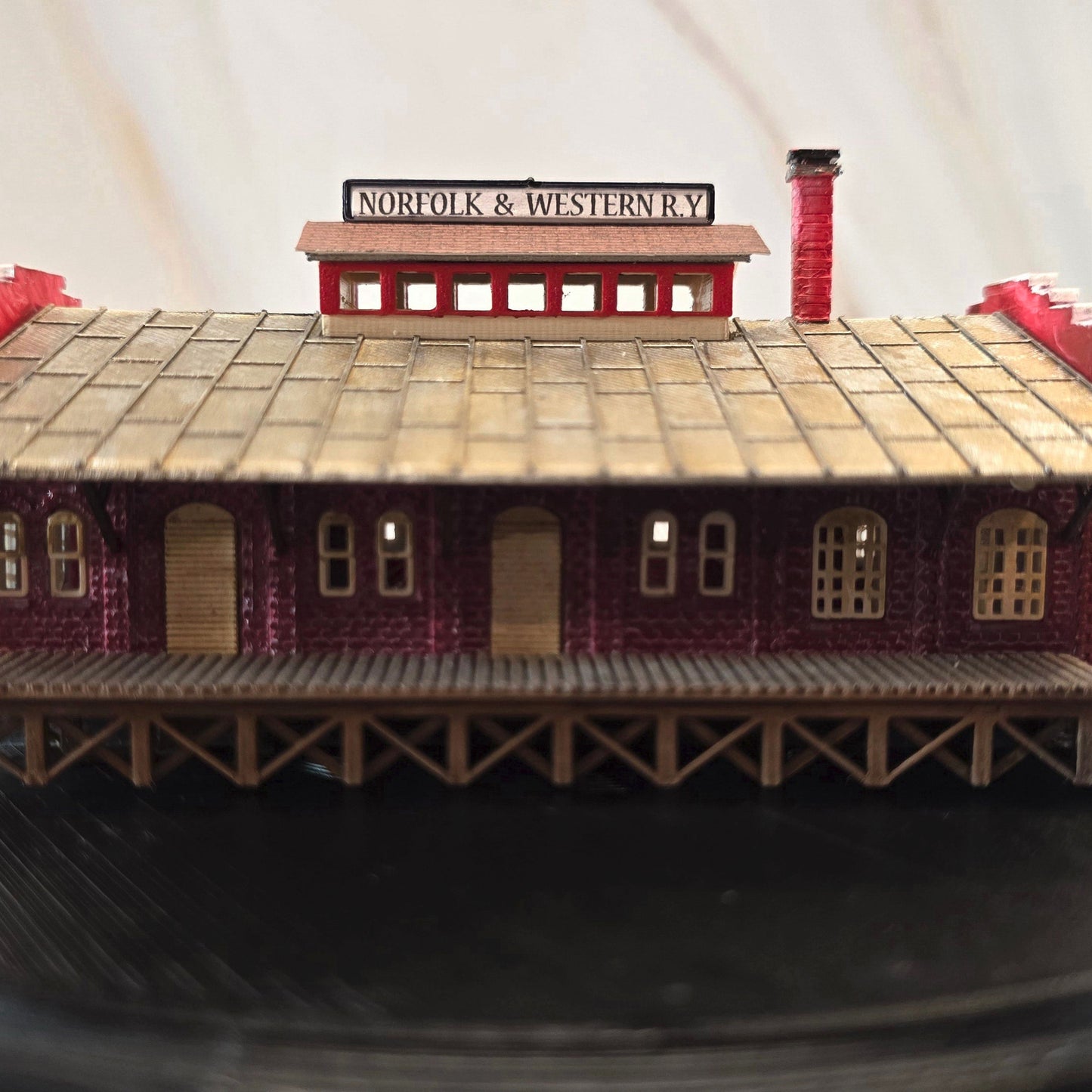 N Scale N&W Freight Depot – Ready-Built with Lights, Historical Miniature for Model Railroad & Diorama