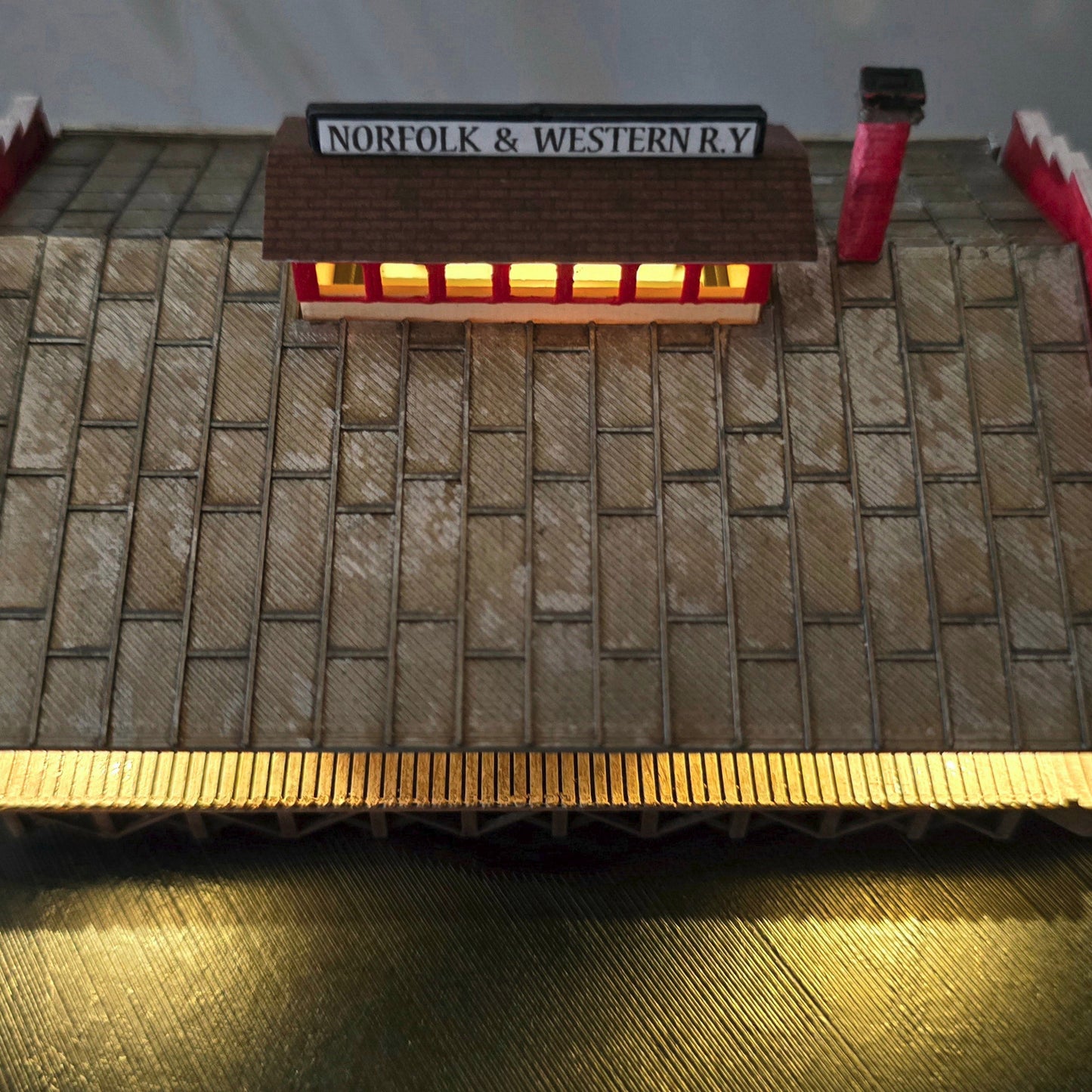N Scale N&W Freight Depot – Ready-Built with Lights, Historical Miniature for Model Railroad & Diorama