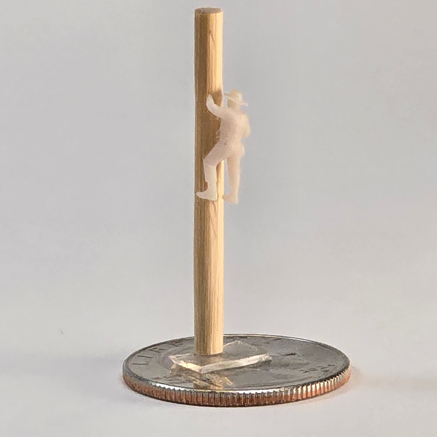N Scale Lineman Climbing – 12mm Utility Worker Miniature Figure