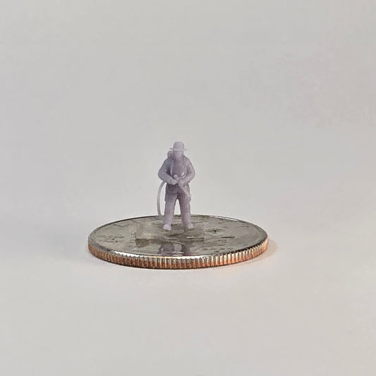 N Scale Fireman with Hose – 12mm Historical Miniature Figure