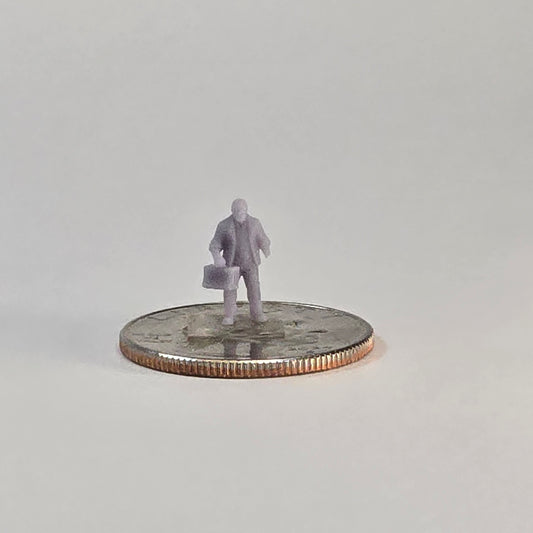 N Scale Dock Worker with Bag – 12mm Industrial Miniature Figure