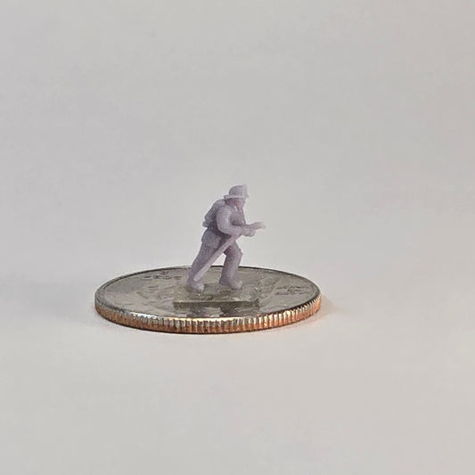 N Scale Fireman in Action – 12mm Hose Line Miniature Figure
