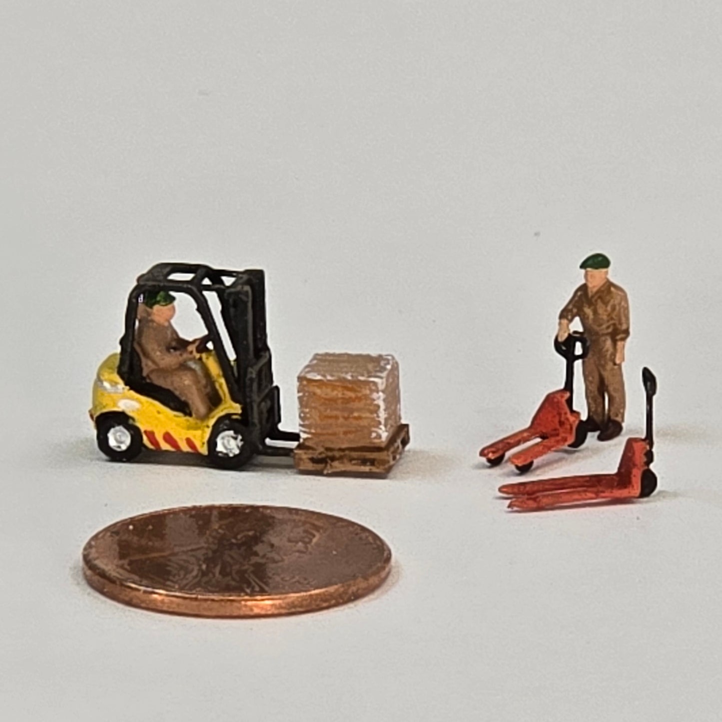 N Scale Dockyard Prop Set – Forklift, Pallet, Worker & Jacks (5-Piece Set) Hand Painted