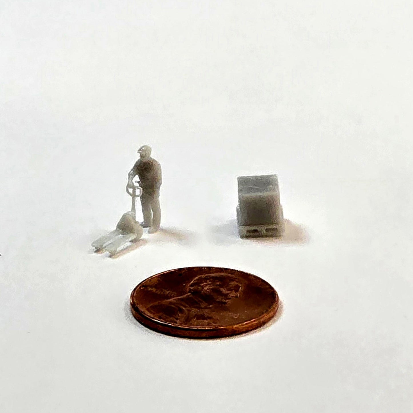 N Scale Dock Worker with Pallet Jacks – 2-Piece Prop Set