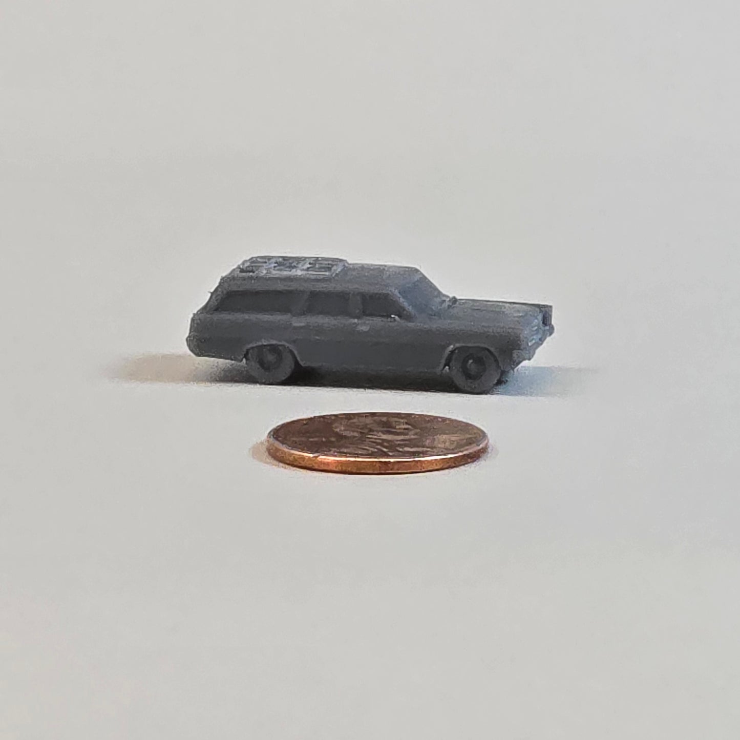Sculptural Grey Resin – 1960s Station Wagon with Roof Rack | 10mm Scale Car