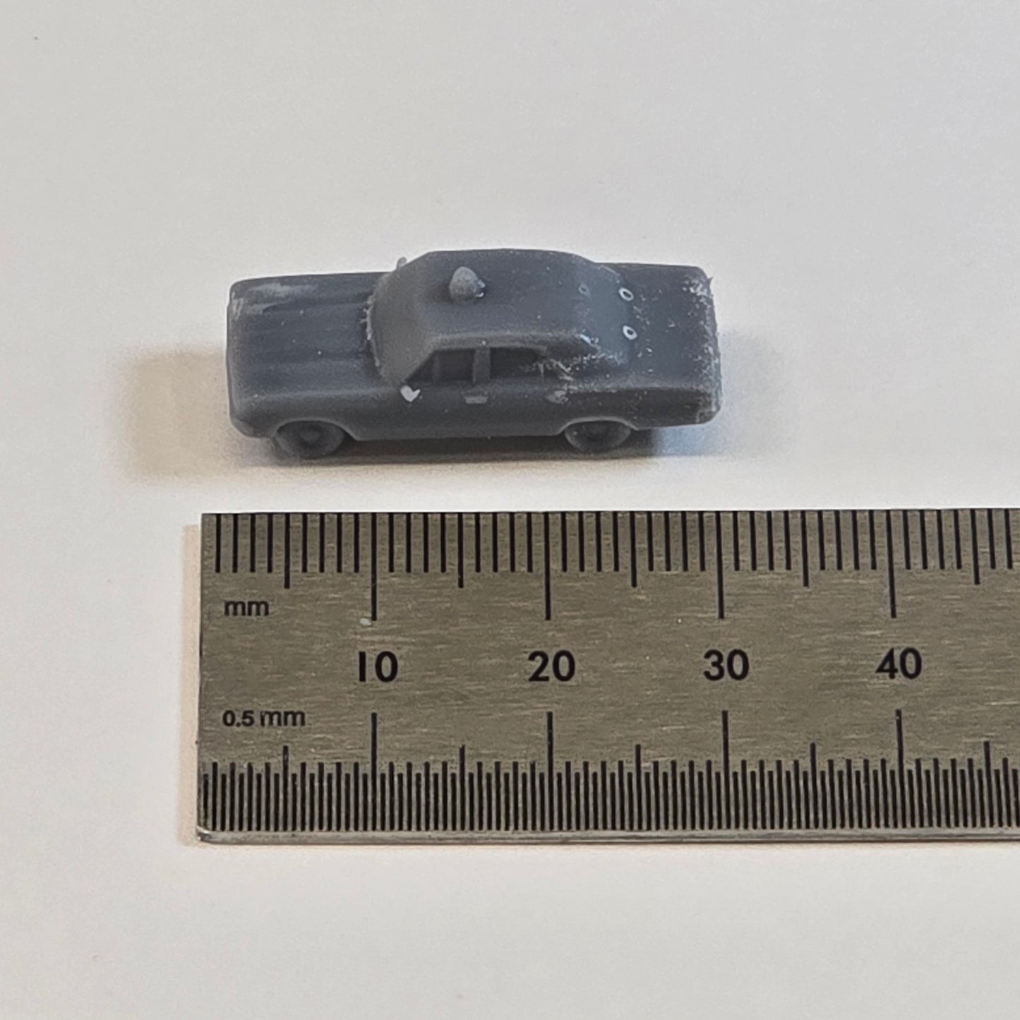 Sculptural Grey – Fire Chief Command Car with Beacon | 10mm Scale Emergency Vehicle (Copy)