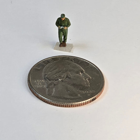 Soldier Reading a Map (people) unpainted
