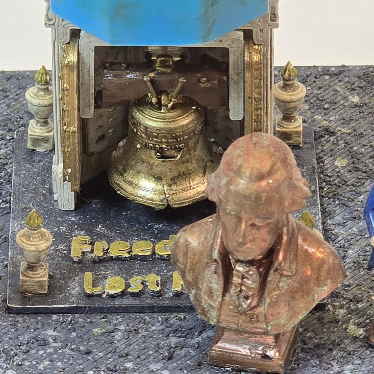 Sculptural Grey – Liberty Bell Diorama Builder Set (Colonial America Collection)  Kitted