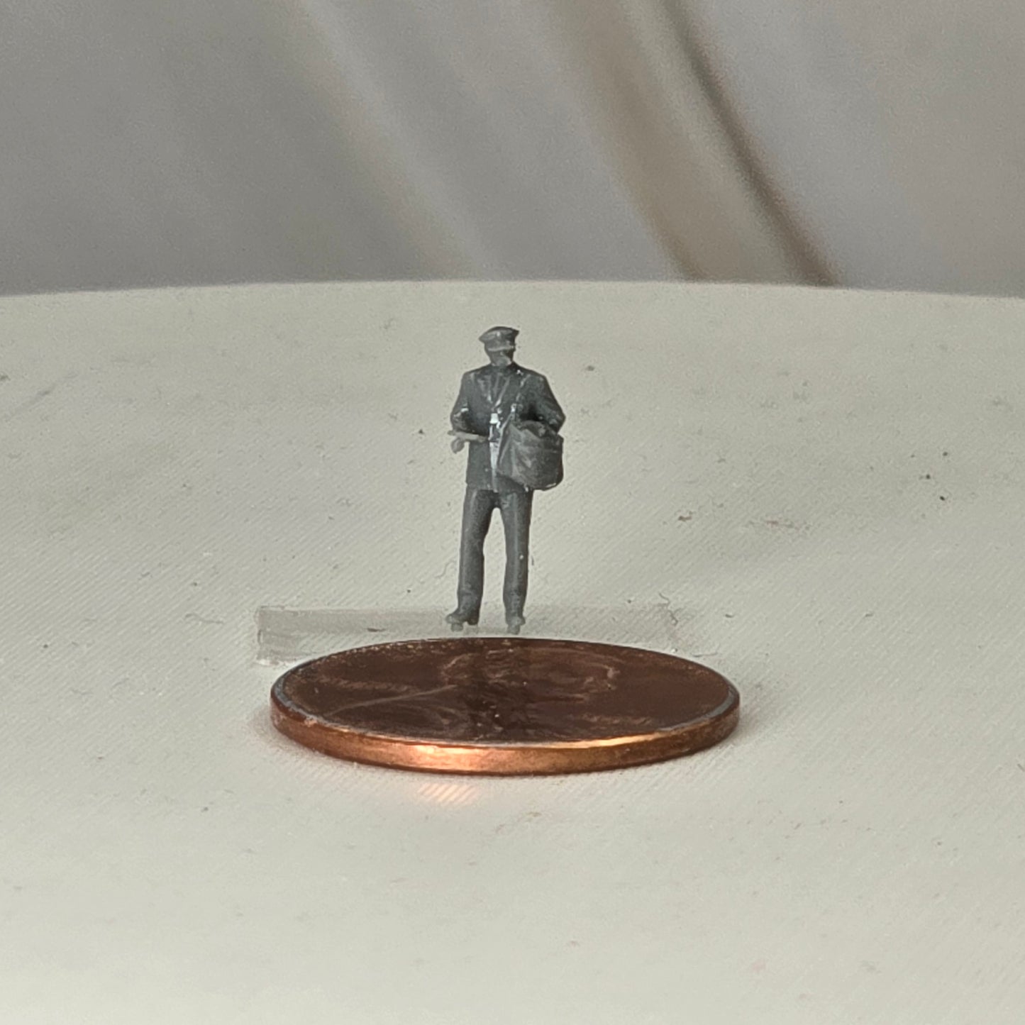 N Scale Postman with Mailbag – Delivery Figure people