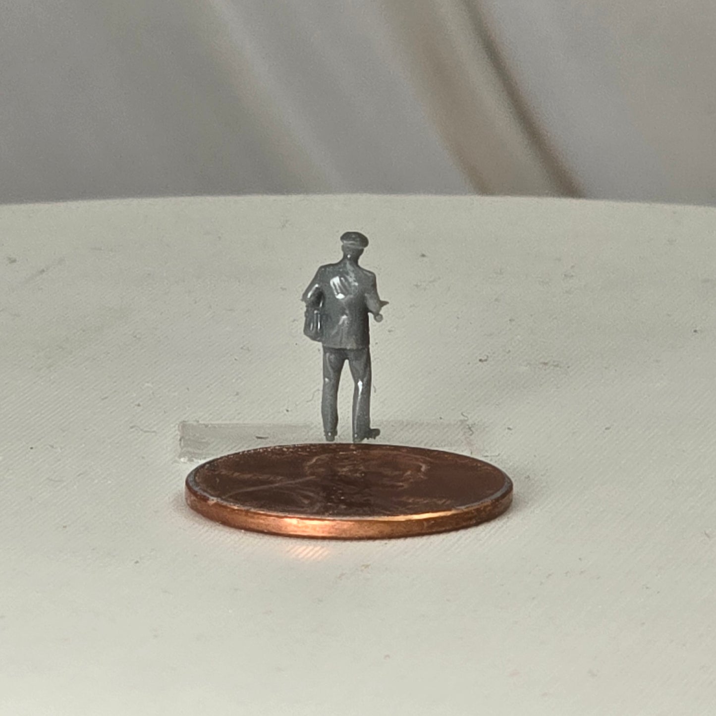 N Scale Postman with Mailbag – Delivery Figure people