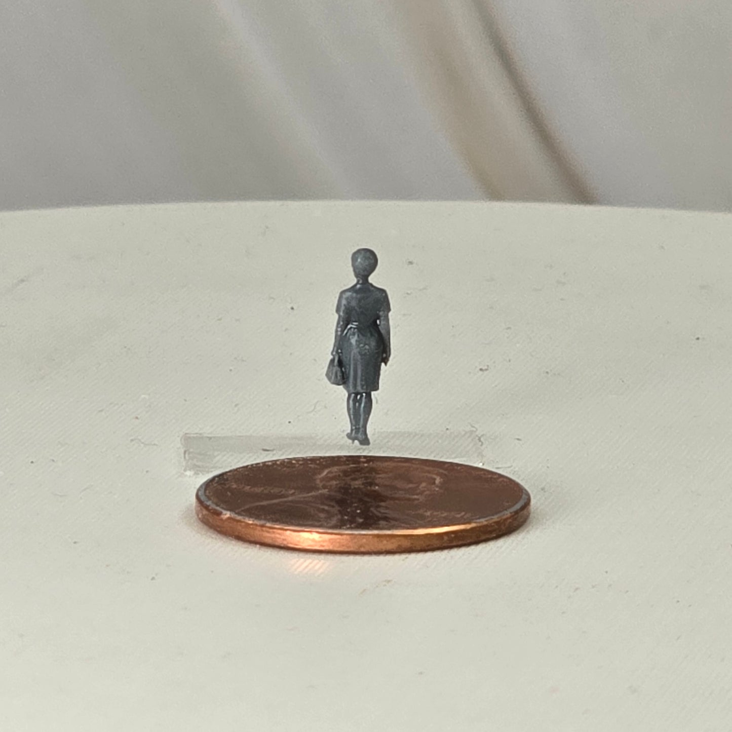 N Scale People – Housewife with Purse Figure (Unpainted)