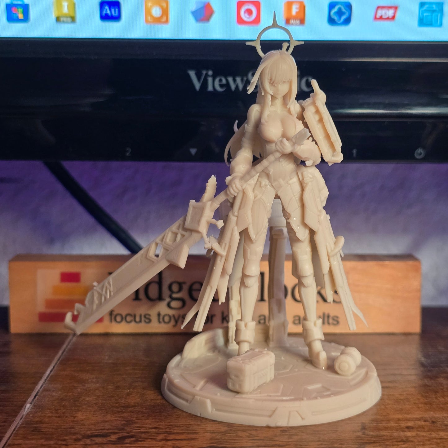 Desk Mate – Astra Halo Vanguard – Made-to-Order Resin Desktop Collectible – 90mm